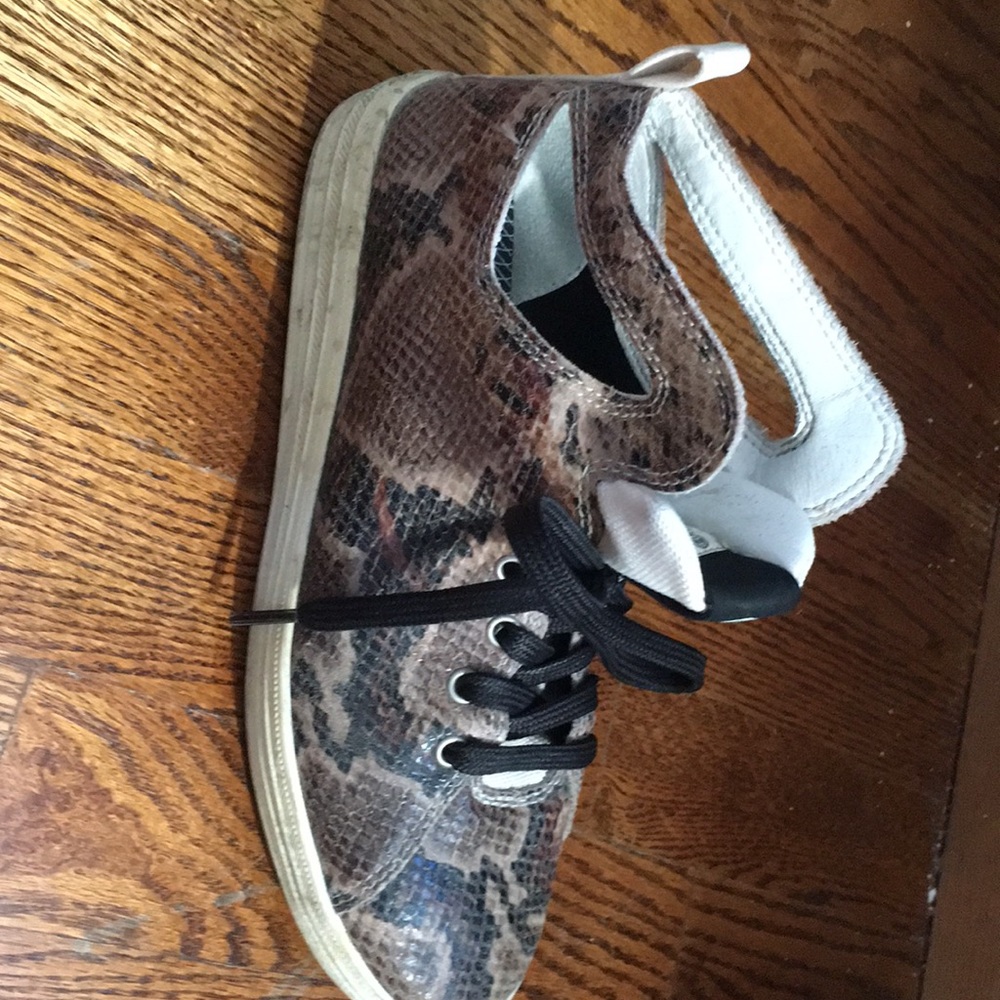 boutique street sneakers